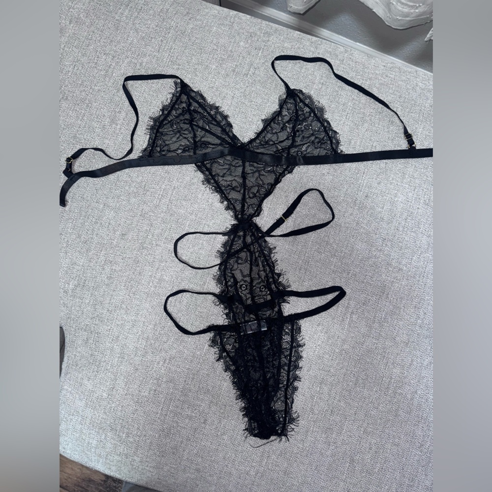 Elegant Black Lace Lingerie Set